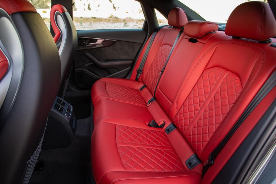 Интерьер Audi S4 Sedan TFSI (B9) 2020 года  (NA) (фото 31 из 54)